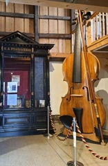 Musikinstrumentenmuseum - große Geige